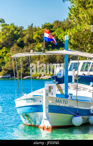 Isola di Santa Maria nel mezzo del lago Veliko Jezero, c'è un antico monastero benedettino e attira molti turisti. Foto Stock