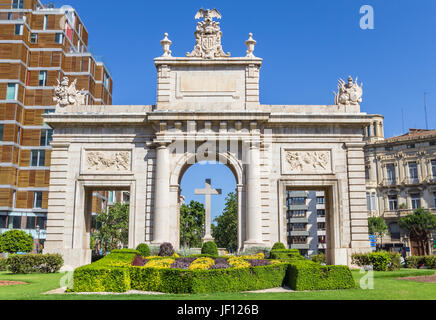 Cancello storico di Puerta del Mar nel centro di Valencia, Spagna Foto Stock