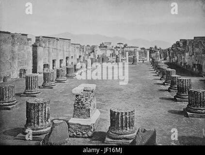 Foto storiche delle rovine di Pompei, la basilica, Italia, Digitale riproduzione migliorata da un originale stampa dal 1890 Foto Stock