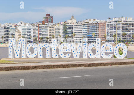 Montevideo lettere a Pocitos Beach Foto Stock