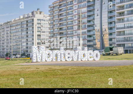 Montevideo lettere a Pocitos Beach Foto Stock