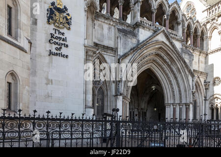 London, Regno Unito - 26 Giugno 2017: La Corte Reale di Giustizia di Londra Foto Stock