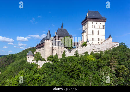 Il castello di Karlstejn, Repubblica Ceca, Europa Foto Stock