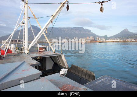 Vista della Table Mountain dal ponte della nave Foto Stock