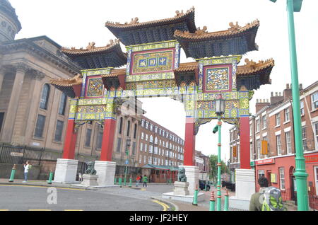 Chinatown Gate in Nelson Street di Liverpool, in Inghilterra Foto Stock