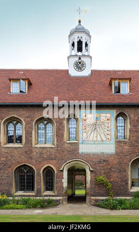 Il moondial, antica corte, Queens College, Università di Cambridge, Cambridge Regno Unito Foto Stock