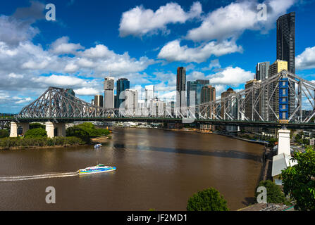 La città di Brisbane skyline con Story Bridge. Queensland. Australia. Foto Stock