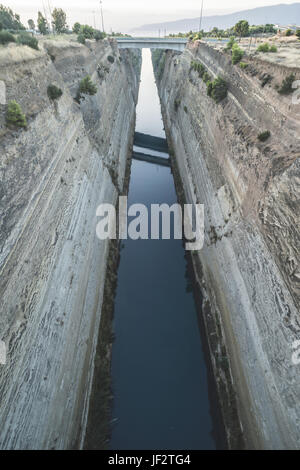 Canale per il passaggio di navi di Corinto Foto Stock