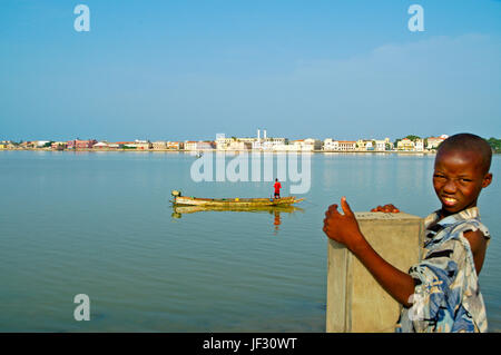 Il fiume Senegal a Saint Louis, un sito Patrimonio Mondiale dell'UNESCO. Senegal Foto Stock