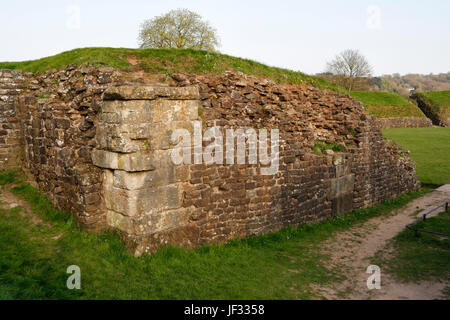 Resti dell'anfiteatro romano a Caerleon vicino a Newport in Galles Foto Stock