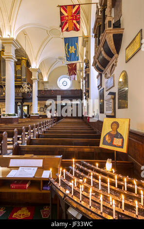 Presso la cattedrale di Derby, della Cattedrale di tutti i Santi, nella città di Derby, in East Midlands, Inghilterra, Regno Unito. Foto Stock