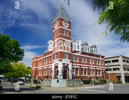 Municipio edificio nel centro di Duncan, Valle di Cowichan, Isola di Vancouver, British Columbia, Canada 2017. Foto Stock