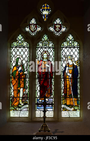 Vetrata, San Cenydd la Chiesa, Llangennith, Penisola di Gower, Glamorgan, Wales, Regno Unito Foto Stock