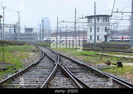 Milano - Marzo 2014; La ferrovia interscambio nella stazione centrale. Foto Stock