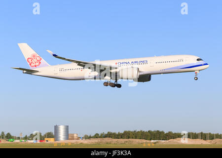 Amsterdam/Netherland Mai 29, 2017: Airbus A350 da Air China tassare all'Aeroporto di Amsterdam Foto Stock