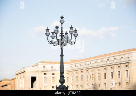 Lampione a Piazza San Pietro a Città del Vaticano a Roma, Italia Foto Stock