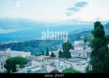 Edifici su colline Foto Stock