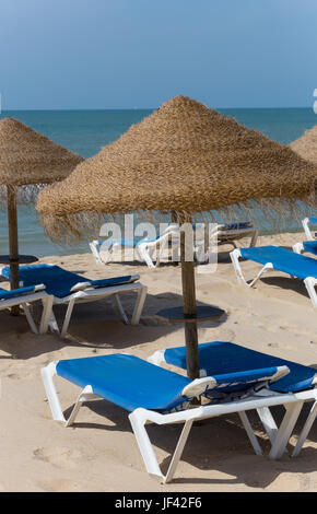 Spiaggia di Praia do Alvor, regione di Algarve, PORTOGALLO Foto Stock