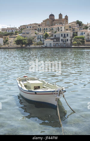 Barca da pesca in Gythio Foto Stock