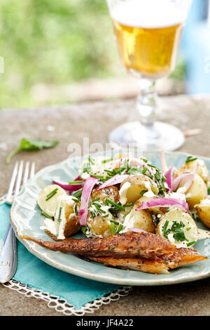 Pesce con patate Foto Stock