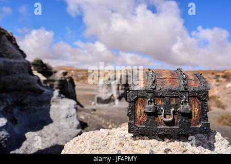 Oggetto nel deserto secco Foto Stock