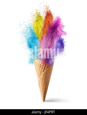 Cono di wafer con polvere colorata esplosione Foto Stock