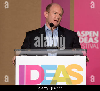 Aspen, Colorado, Stati Uniti d'America. Il 25 giugno, 2017. CHRISTOPHER COON, Senatore USA (D- DE) parla all'Aspen idee Festival. Credito: Brian Cahn/ZUMA filo/Alamy Live News Foto Stock