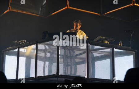 Milwaukee, Wisconsin, Stati Uniti d'America. Il 28 giugno, 2017. Artista elettronico Flume suona dal vivo presso Henry Maier Festival Park durante il Summerfest di Milwaukee, nel Wisconsin. Ricky Bassman/Cal Sport Media/Alamy Live News Foto Stock