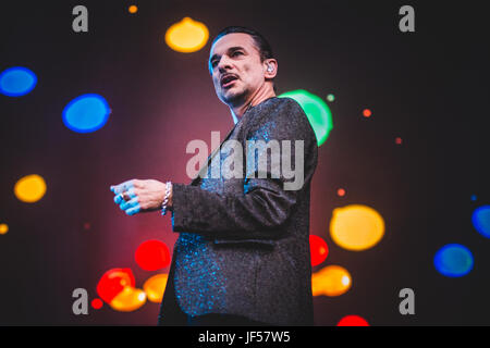 Bologna, Italia. Il 29 giugno, 2017. Giugno 29, 2017: Depeche Mode performing live al Renato dall'Ara Stadium di Bologna per la loro ultima italiano "Spirito globale' Summer Tour 2017 concerto. Credito: Alessandro Bosio/Alamy Live News Foto Stock