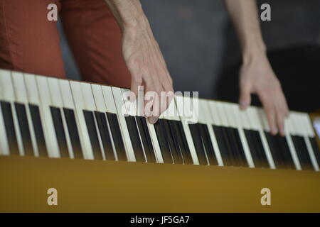 Il pianista che suona per le strade di Buenos Aires. Foto Stock