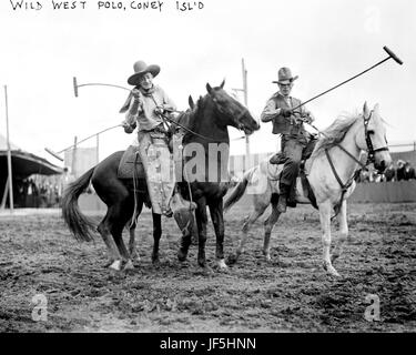 Titolo: Wild West Polo, Coney Isl.Chiamare il numero: LC-B2- 2686-14[P&P]NUMERO DI RIPRODUZIONE: LC-DIG-ggbain-12957 (file digitale dal negativo originale)I DIRITTI INFORMAZIONI: No restrizioni note sulla pubblicazione.medio: 1, negativo : vetro ; 5 x 7 in. o inferiore.CREATO/pubblicato: [no data registrata sulla scheda didascalia]creatore:Bain News Service, publisher.Note:Titolo da dati non verificati forniti dalla Bain Servizio notizie sui negativi o la didascalia cards.fa parte di: George Grantham Bain Collection (Biblioteca del Congresso). Foto Stock