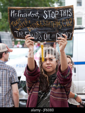 03 settembre 2011: gli ambientalisti che protestavano Keystone XL pipeline (tar sands, protesta ambientale) - Washington DC, Stati Uniti d'America Foto Stock