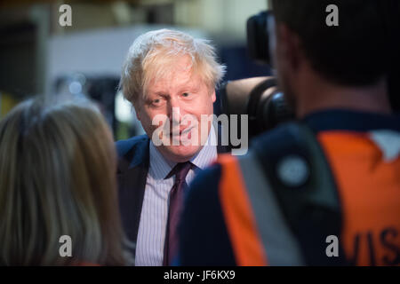 Didascalia Info - 07/06/17 - Boris Johnson nella foto durante la sua visita a Plymouth di sostegno locale MP di Oliver Coalville e Johnny Mercer. Copyright p Foto Stock