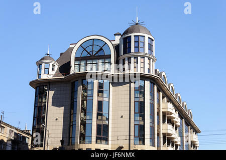 Un edificio alto e moderno Foto Stock