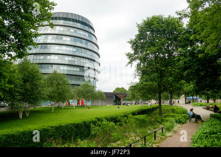 City Hall di Londra vista da Potters campi Foto Stock