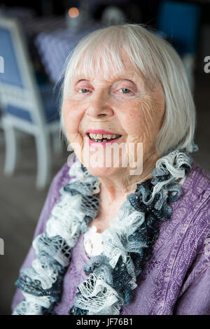 Ritratto di sorridente donna senior Foto Stock