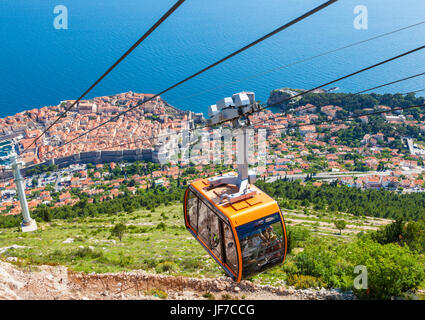 Dubrovnik Croazia costa dalmata dubrovnik funivia per il monte Srd Dubrovnik Città Vecchia vista aerea, Dubrovnik, Dalmazia, Croazia Europa Foto Stock