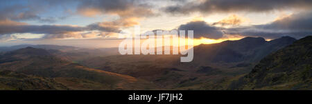 Tramonto da Crinkle Crags, grande Langdale Foto Stock