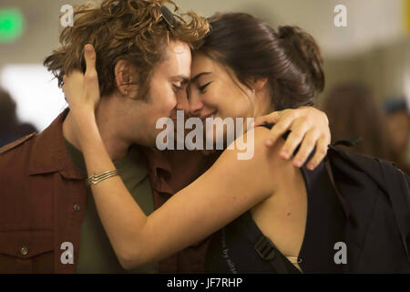 WHITE BIRD in una bufera di neve 2014 disperata Pictures film con Shailene Woodley e Shiloh Fernandez Foto Stock