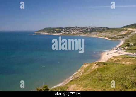 Vista di Charmouth e Lyme Regis da scogliere di tutta la baia di Lyme Foto Stock