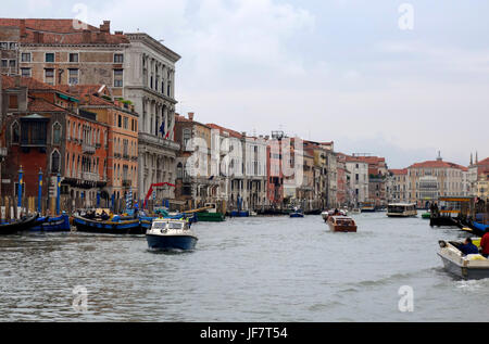 Canal Grande su un giorno nuvoloso, Venezia, Italia Foto Stock