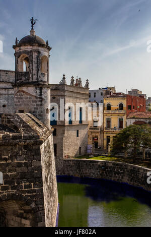 Il fossato intorno al Castillo de la Real Fuerza nella Habana Vieja - AVANA CUBA Foto Stock