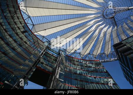 Impressioni da il Sony Center di Potsdamer Platz a Berlino dal 1 giugno 2017, Germania Foto Stock