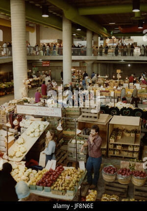 Hamilton Farmers' Market, un mercato storico in Ontario, Canada, dove vengono venduti alla comunità prodotti locali e prodotti artigianali. Foto Stock