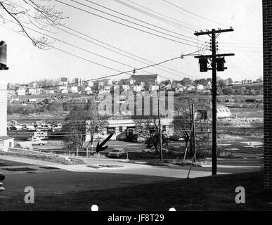 Una vista panoramica rivolta a nord da Hood St vicino a Kempt Rd a Halifax, nuova Scozia, che cattura l'essenza della storica architettura del lungomare della città. Foto Stock