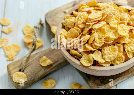 Fiocchi di mais in una ciotola di close-up. Foto Stock