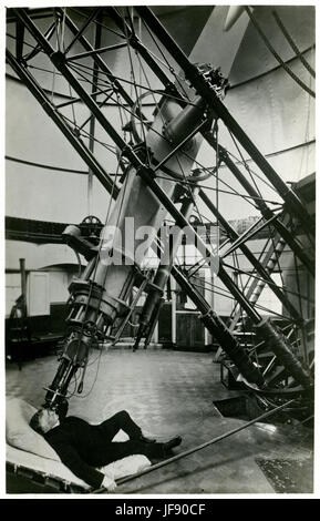 Grande Telescopio equatoriale, 28 pollici rifrattore, Osservatorio Reale di Greenwich. Utilizzando il telescopio c. primi 1930s. Telescopio più grande nel regno Unito. Foto Stock