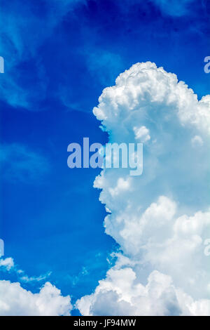 Carino Alien nel cielo - Vista laterale Foto Stock