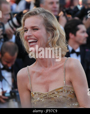 Eva Herzigova assiste il Ismael i fantasmi di screening e di Gala di apertura durante il settantesimo annuale di Cannes Film Festival presso il Palais des Festivals, 17 maggio 2017 a Cannes, Francia. Foto Stock