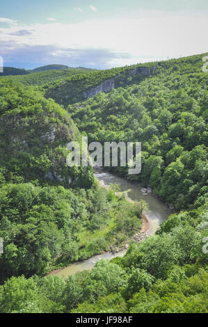 Fiume Tskaltsitela in Imereti, Caucaso Foto Stock